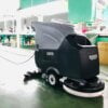 Máy chà sàn GM50 điều khiển bằng tay, motor chà và hút mạnh mẽ.
