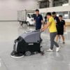 Máy lau sàn GM50B, vận hành êm ái, phù hợp khu vực đông người.