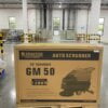 Thiết bị làm sạch sàn công nghiệp Kraffer, có cần gạt nước và bàn chải.