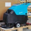 Máy chà sàn nhà xưởng Krapo không dây, chiều rộng làm việc 750mm.
