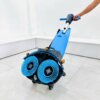 Máy lau sàn tự động mini, có đèn báo dung lượng pin.