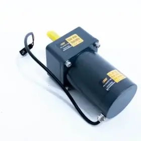 Động cơ chổi bên máy quét rác ngồi lái dùng để truyền động cho chổi quét bên trong quá trình vệ sinh công nghiệp.