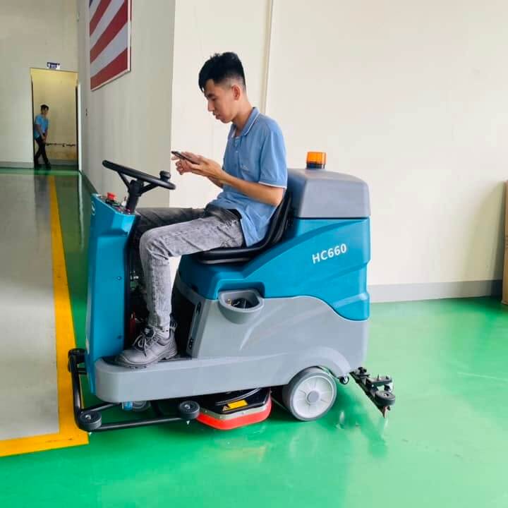 Máy Chà Sàn Ngồi Lái HiClean HC660 May Cha San Ngoi Lai HiClean HC660 4