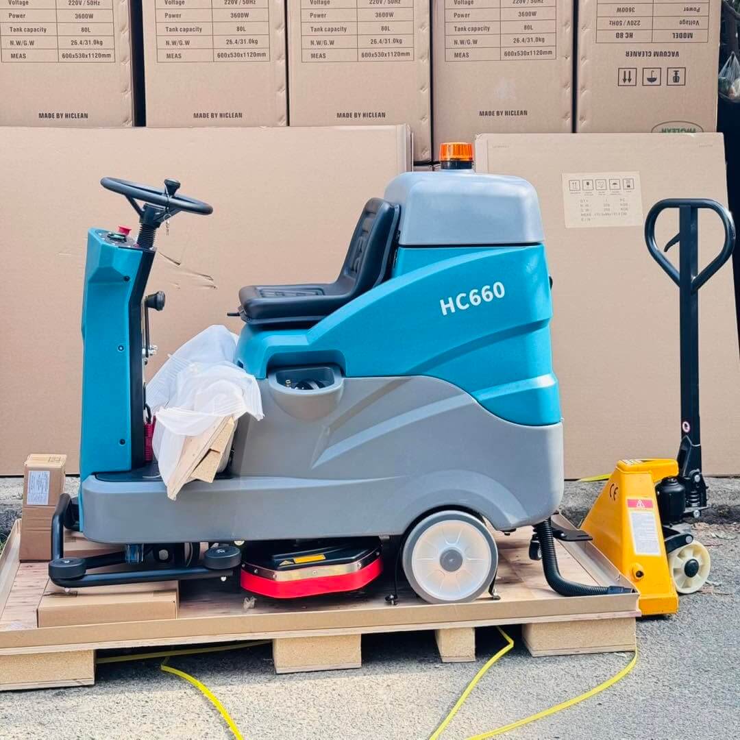 Máy Chà Sàn Ngồi Lái HiClean HC660 May Cha San Ngoi Lai HiClean HC660 7