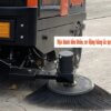 Xe quét rác công nghiệp ngồi lái Krapo KMS-S13 - góc trái